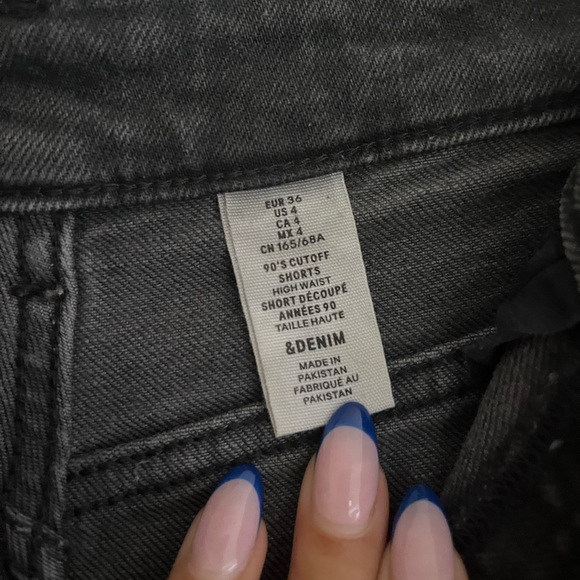 Distressed black jean shorts - Picture 3 of 3